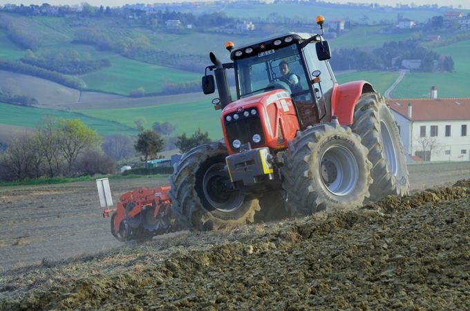 Agrimax Fortis: шины от компании BKT для предпосевной обработки почвы