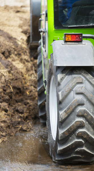 Шины BKT для движения в грязи - для тракторов, дождевальных машин, телескопических погрузчиков.